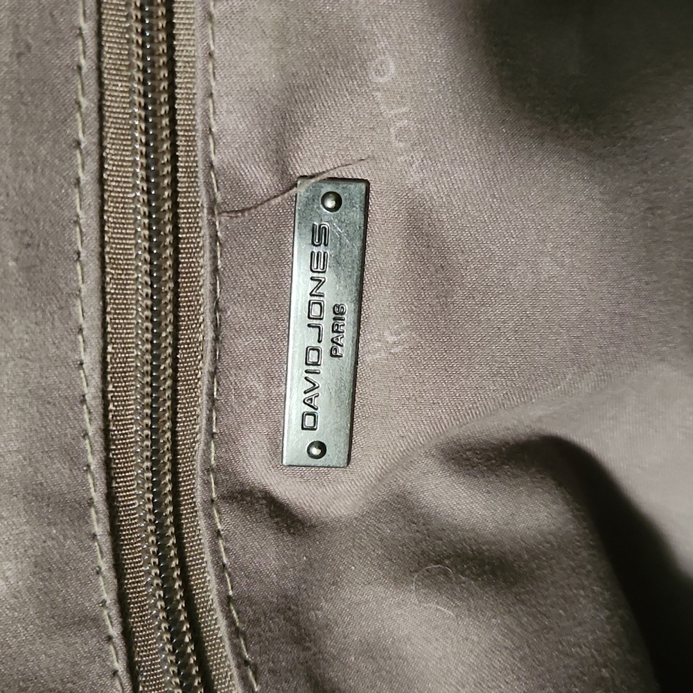 Pretty brown vinyl purse in very good condition by David Jones. - Picture 9 of 9